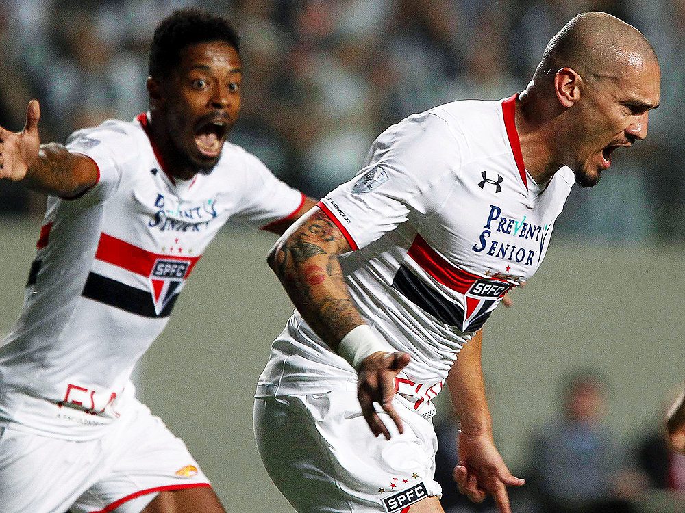 São Paulo segura pressão e elimina o Atlético-MG