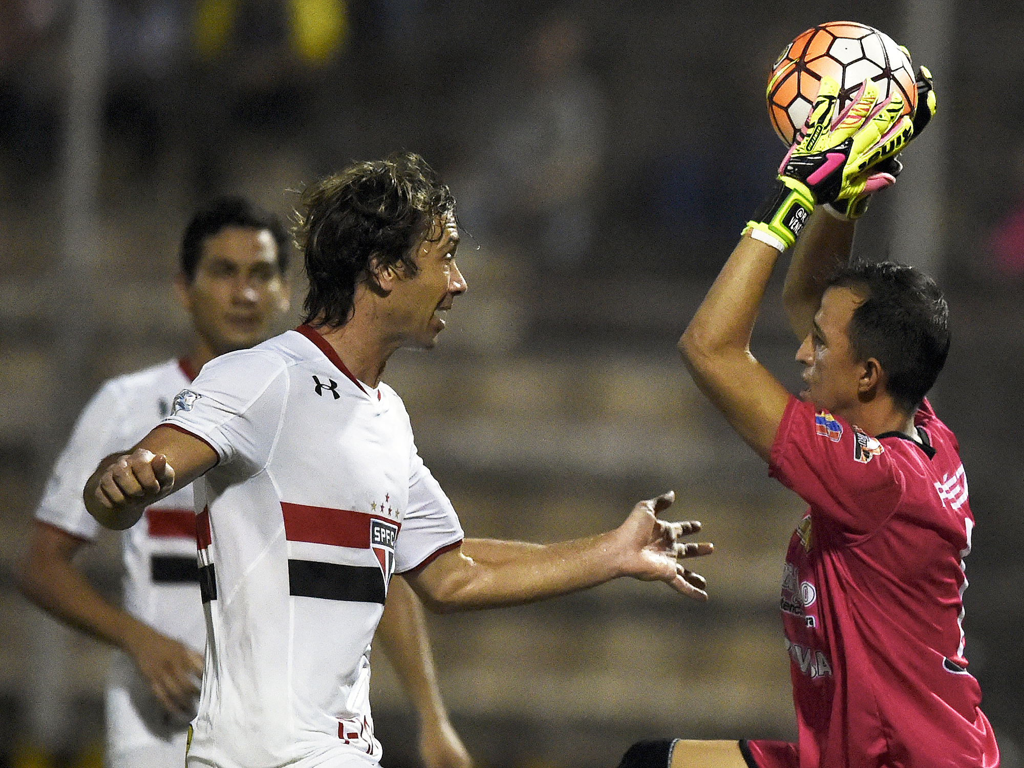 São Paulo só empata e se complica na Libertadores