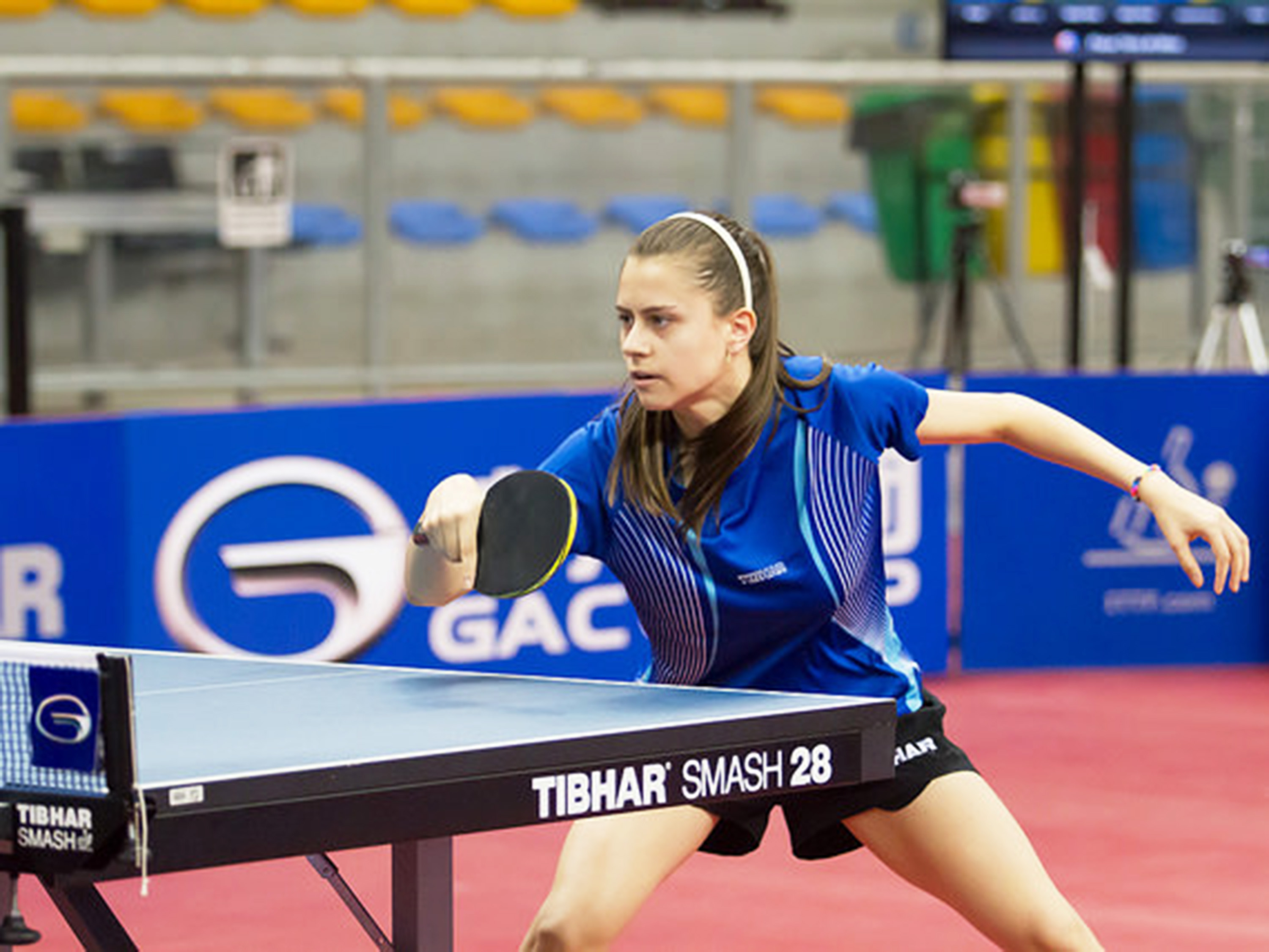 Aos 15 anos, Bruna Takahashi é a primeira brasileira campeã mundial no tênis de mesa