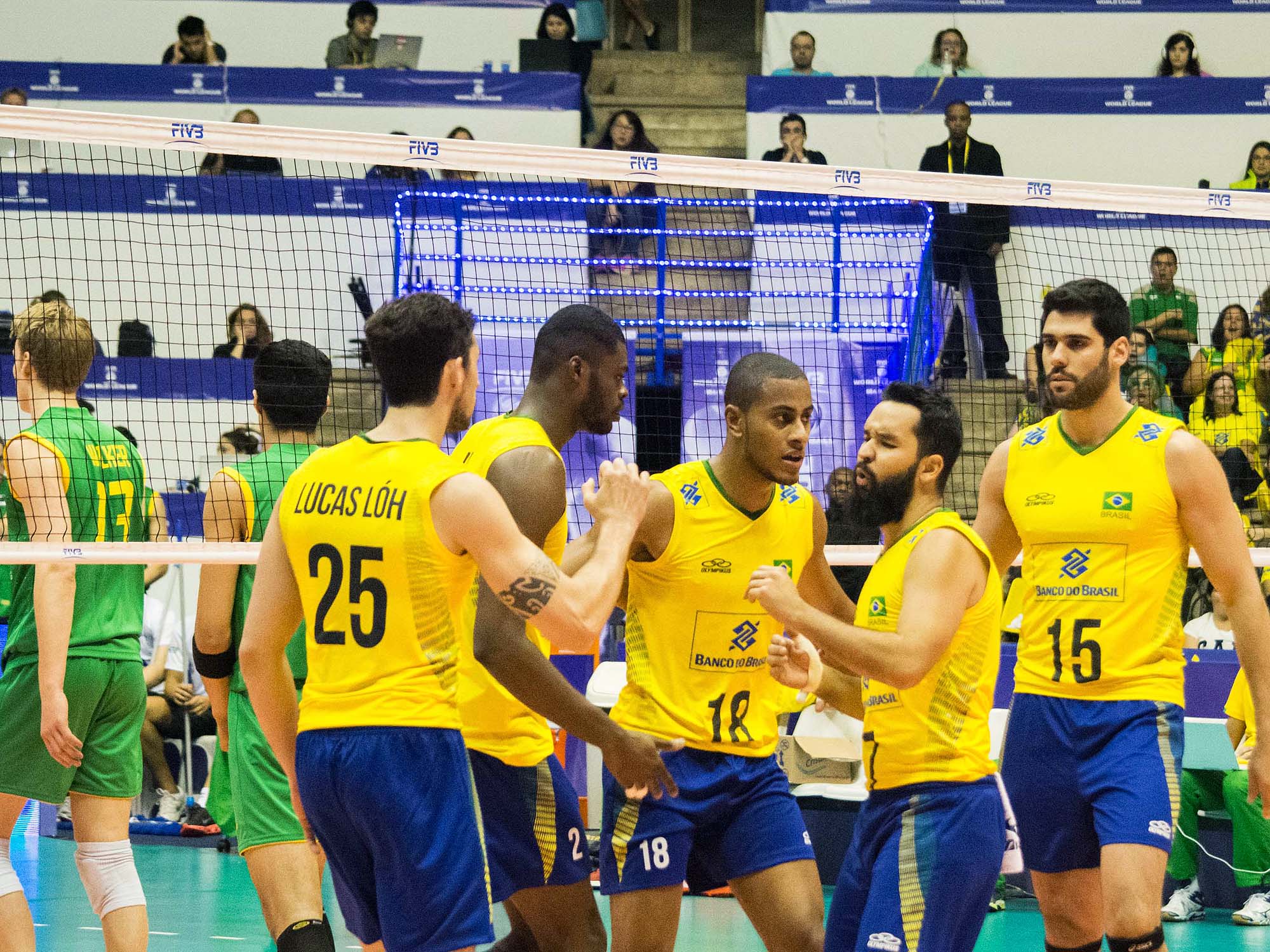 Brasil bate Austrália e mantém 100% na Liga Mundial