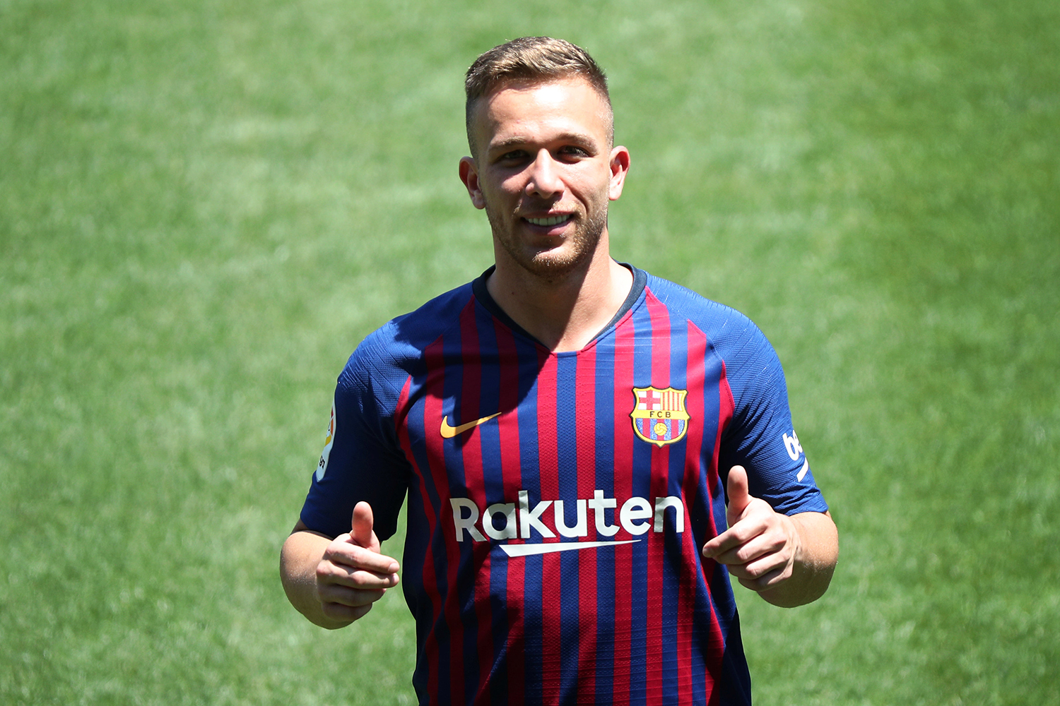 Arthur sofre lesão e desfalca o Barcelona por um mês