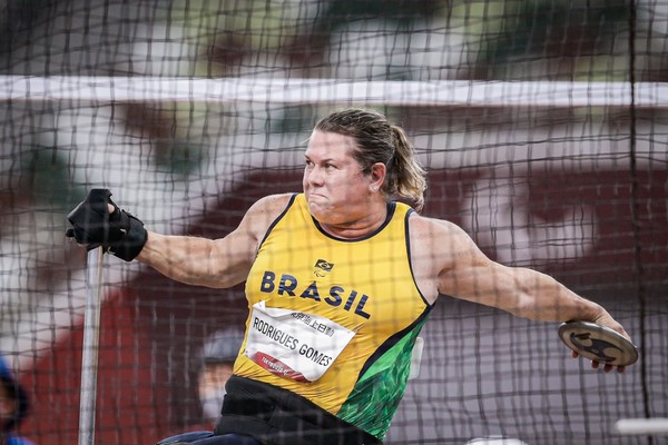 Paralimpíada: Beth Gomes conquista ouro e estabelece novo recorde mundial