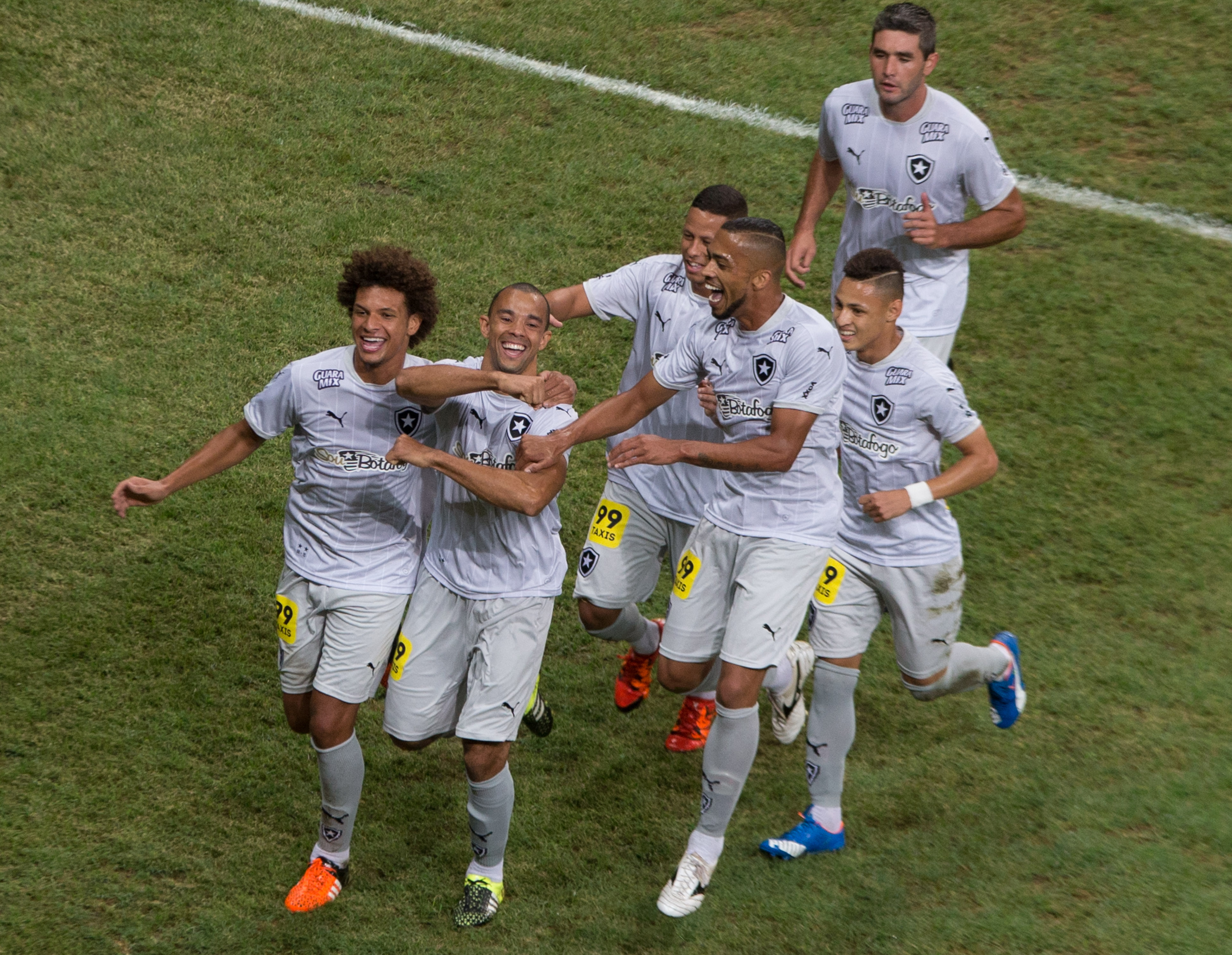 Botafogo vence ABC no Mané Garrincha e garante título da Série B