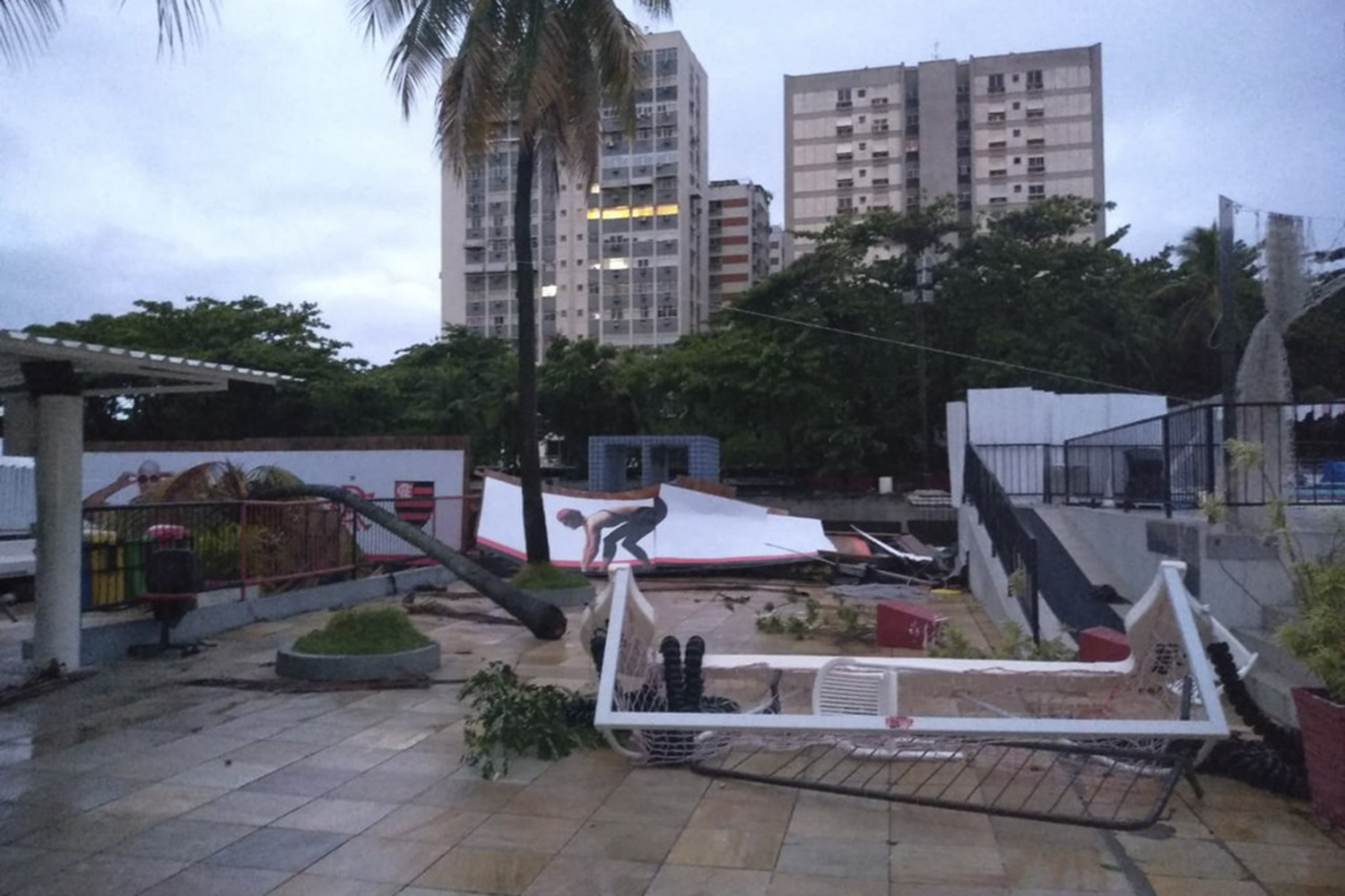 Temporal interdita sede do Flamengo e alaga quadra central do Rio Open
