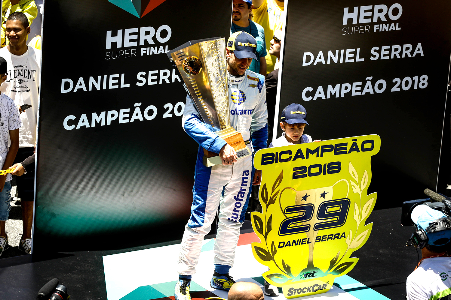 Em Interlagos, Daniel Serra conquista o bicampeonato da Stock Car