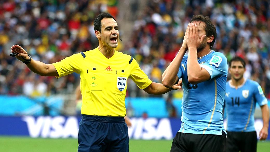 Futebol, enfim, deve aprovar ajuda tecnológica aos árbitros