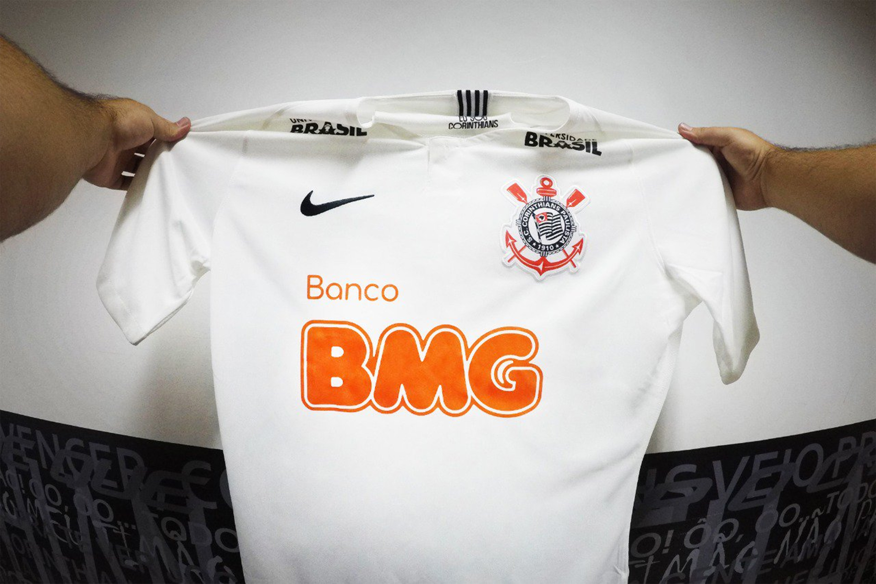 Corinthians confirma patrocinador master e recebe adiantamento