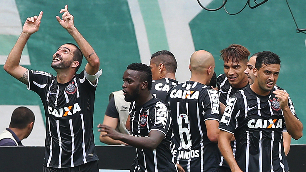 Danilo descarta favoritismo do Corinthians no clássico da Libertadores