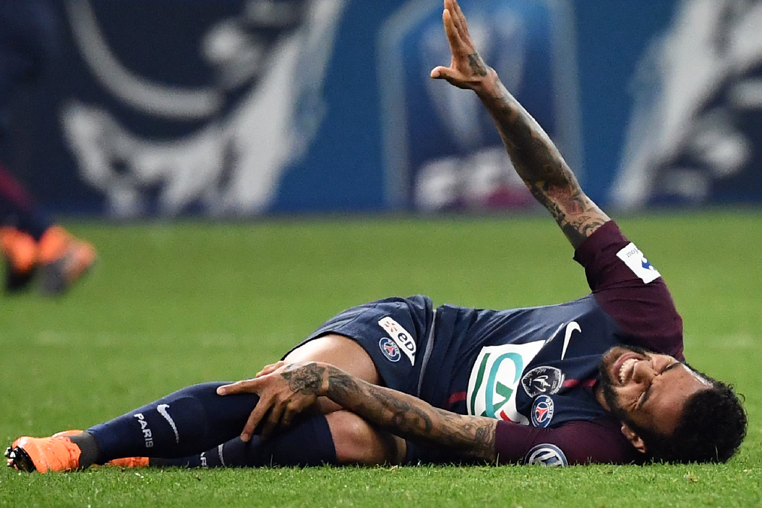 Daniel Alves sofre lesão e pode ficar fora da Copa da Rússia