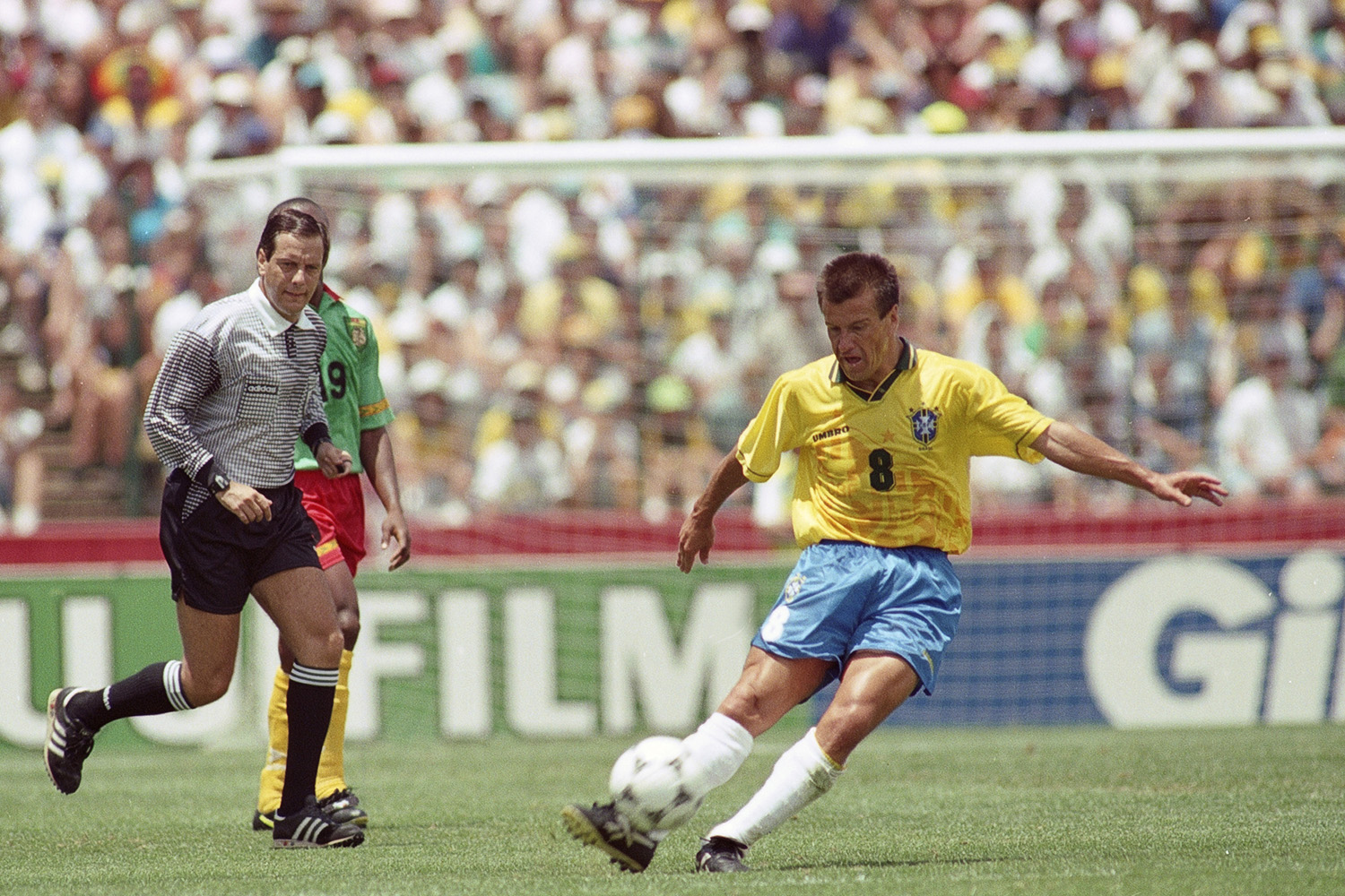 Romario of Brazil in action at the 1994 World Cup Final.  Romário, Seleção  brasileira de futebol, Futebol brasileiro