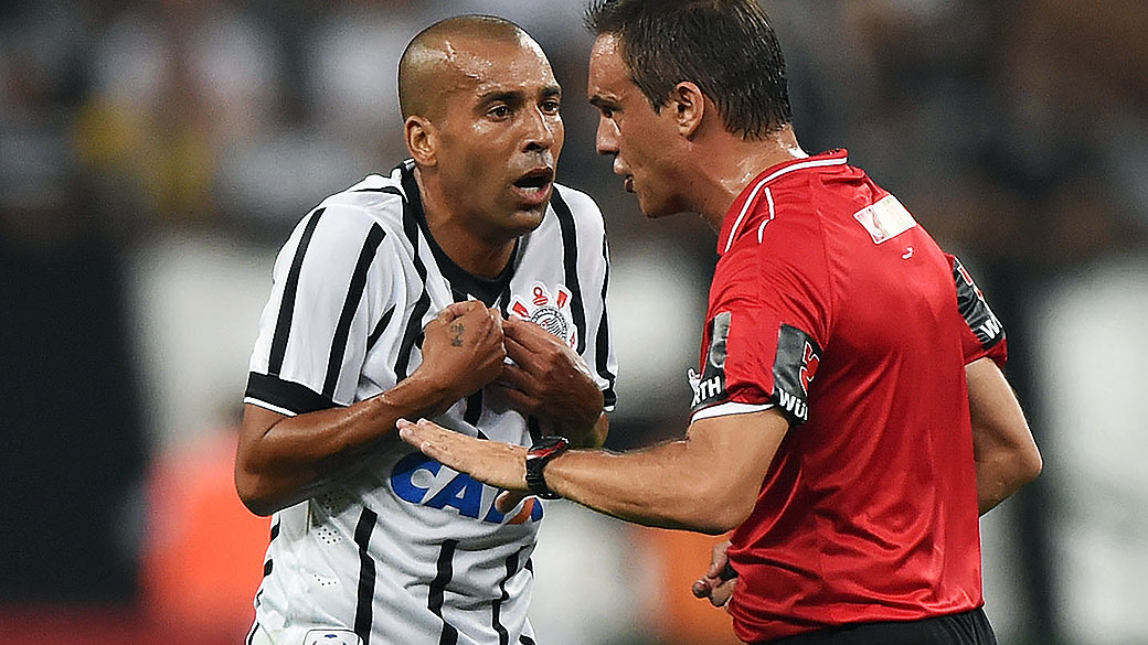 Libertadores: Emerson Sheik é suspenso por três jogos