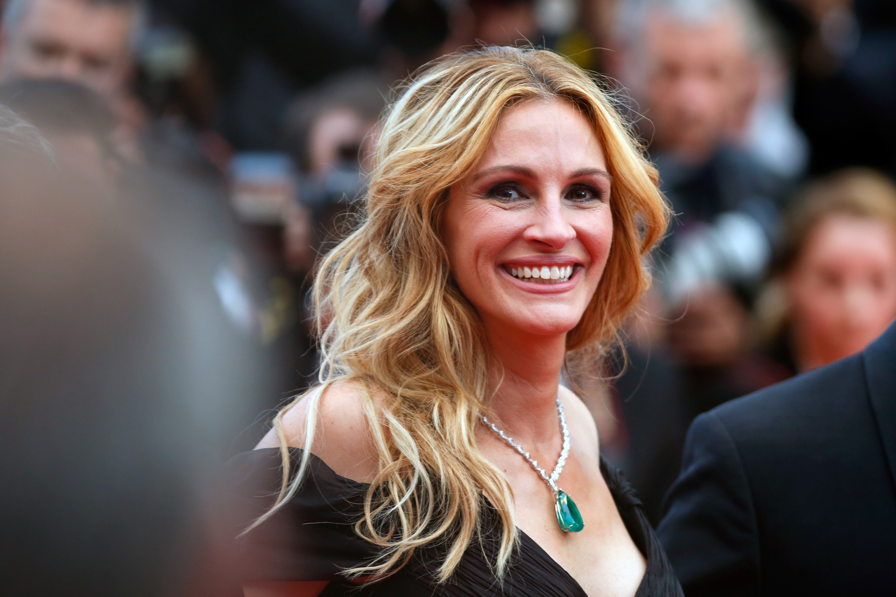 Atriz Julia Roberts ganha camisa personalizada do Barcelona