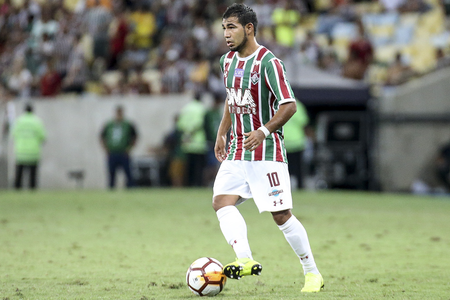 Sornoza chega a SP para assinar: ‘Quem não quer jogar no Corinthians?’