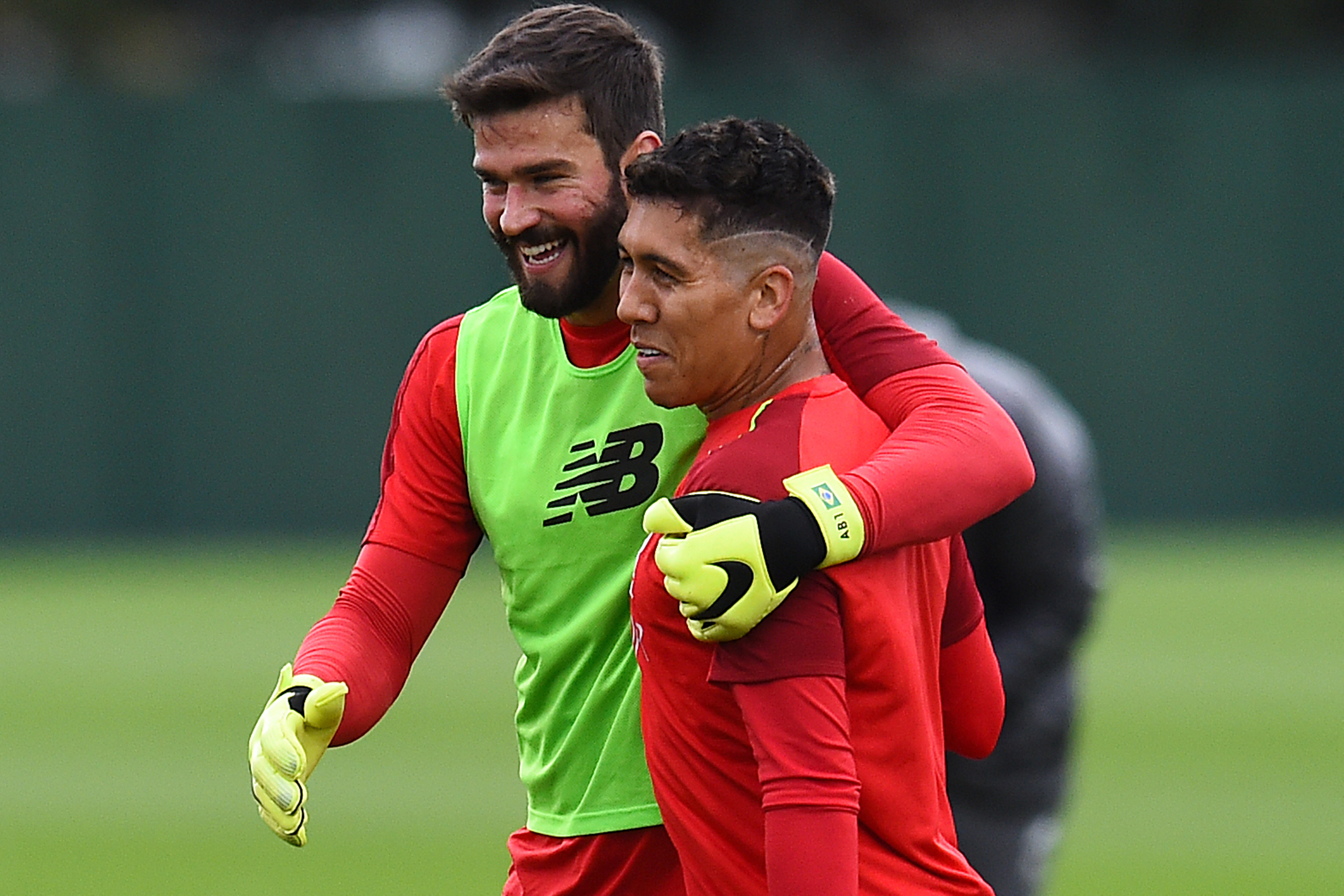 Os brasileiros Roberto Firmino e Alisson Becker serão titulares na partida