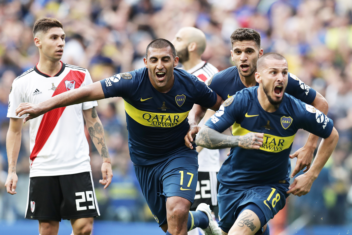 Dario Benedetto comemora após marcar o segundo gol do Boca Juniors na partida contra o River Plate, válida pela final da Copa Libertadores da América – 11/11/2018