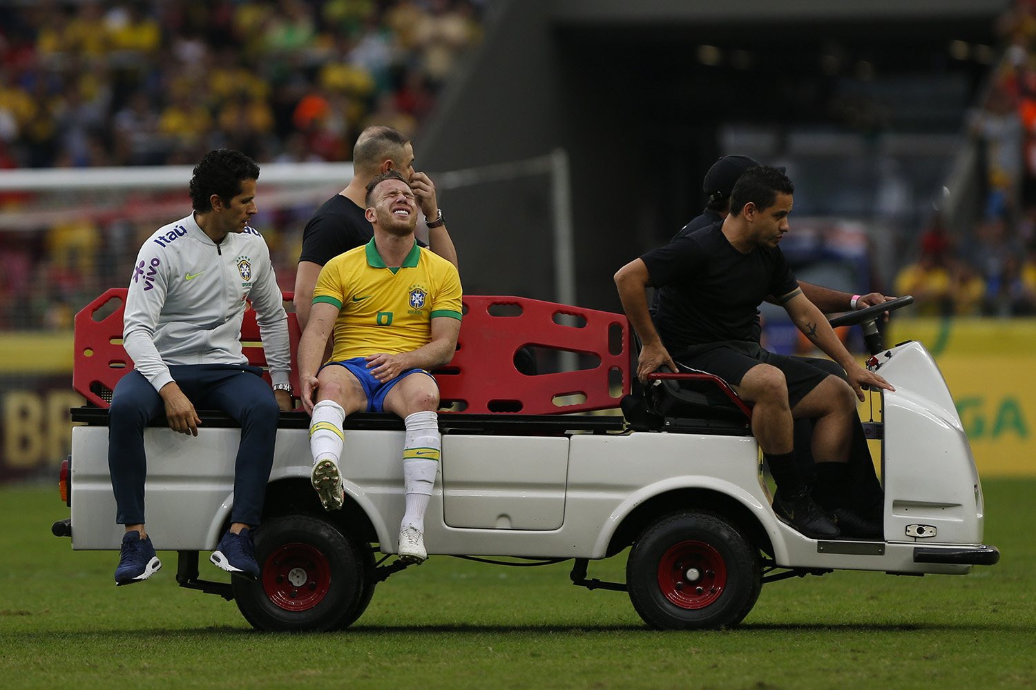 Lesão preocupa seleção e Arthur pode ser cortado da Copa América