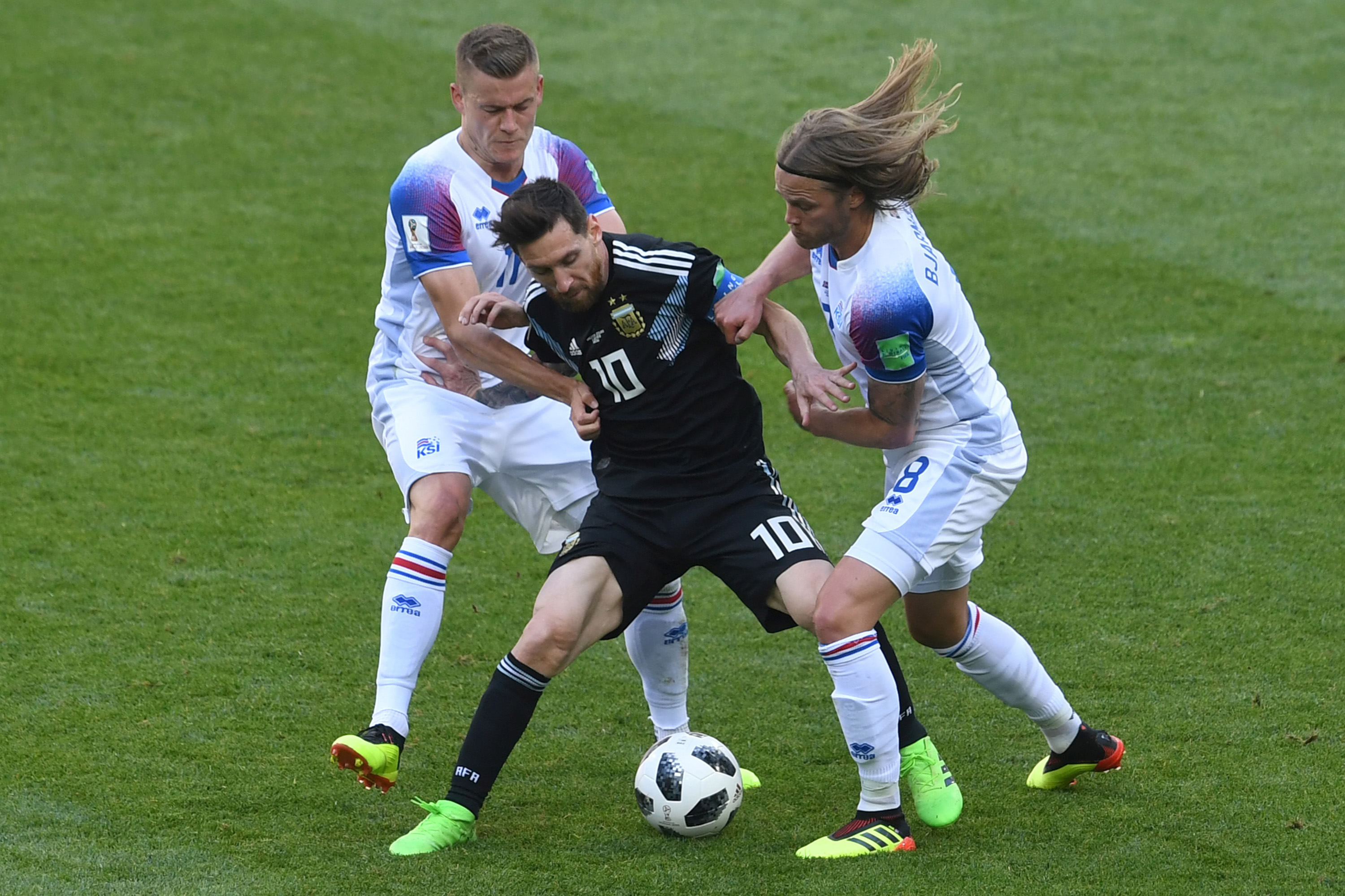 No carisma e na eficiência, Islândia para a Argentina de Messi