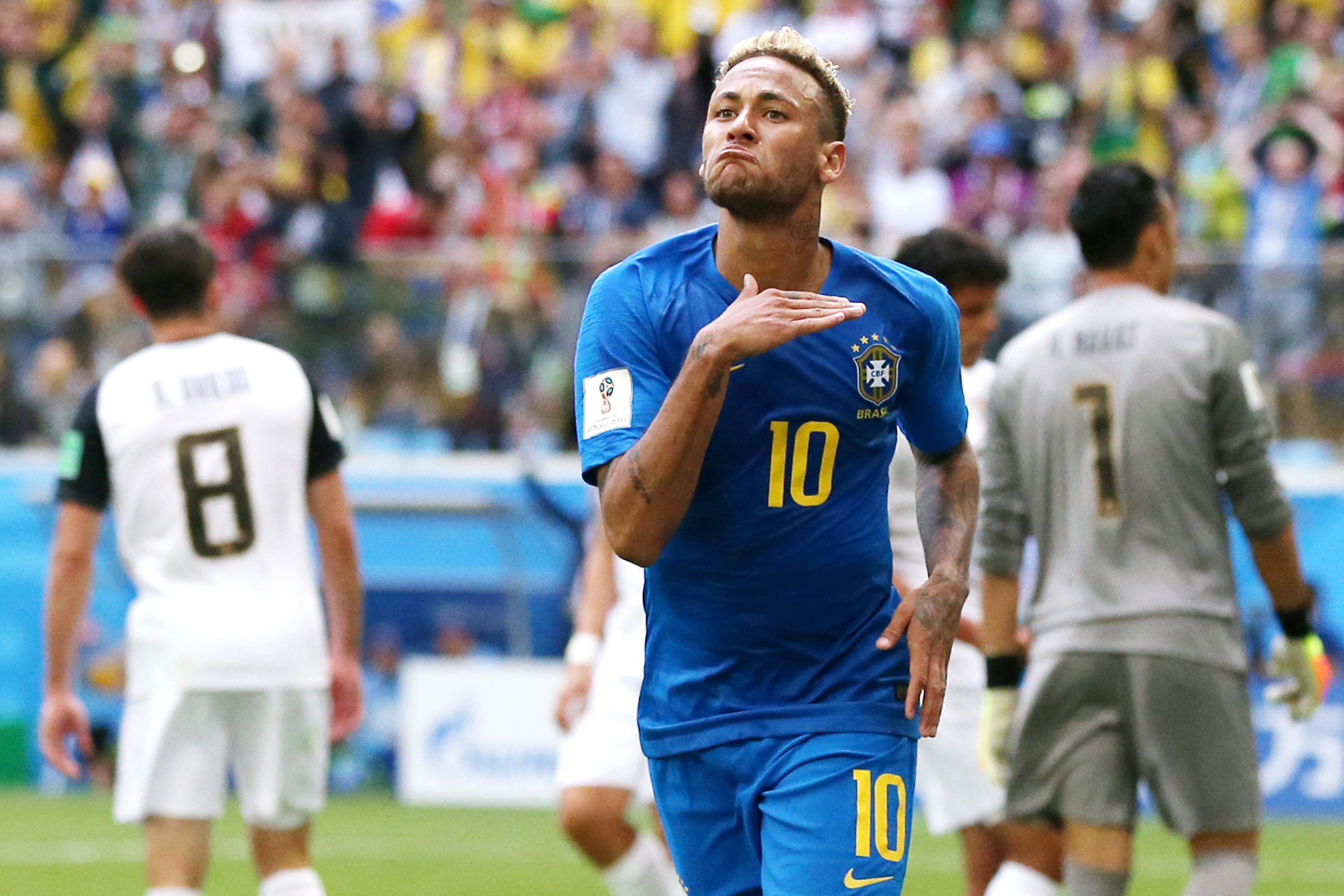 Neymar desabafa após gol: ‘Falar, até papagaio fala’