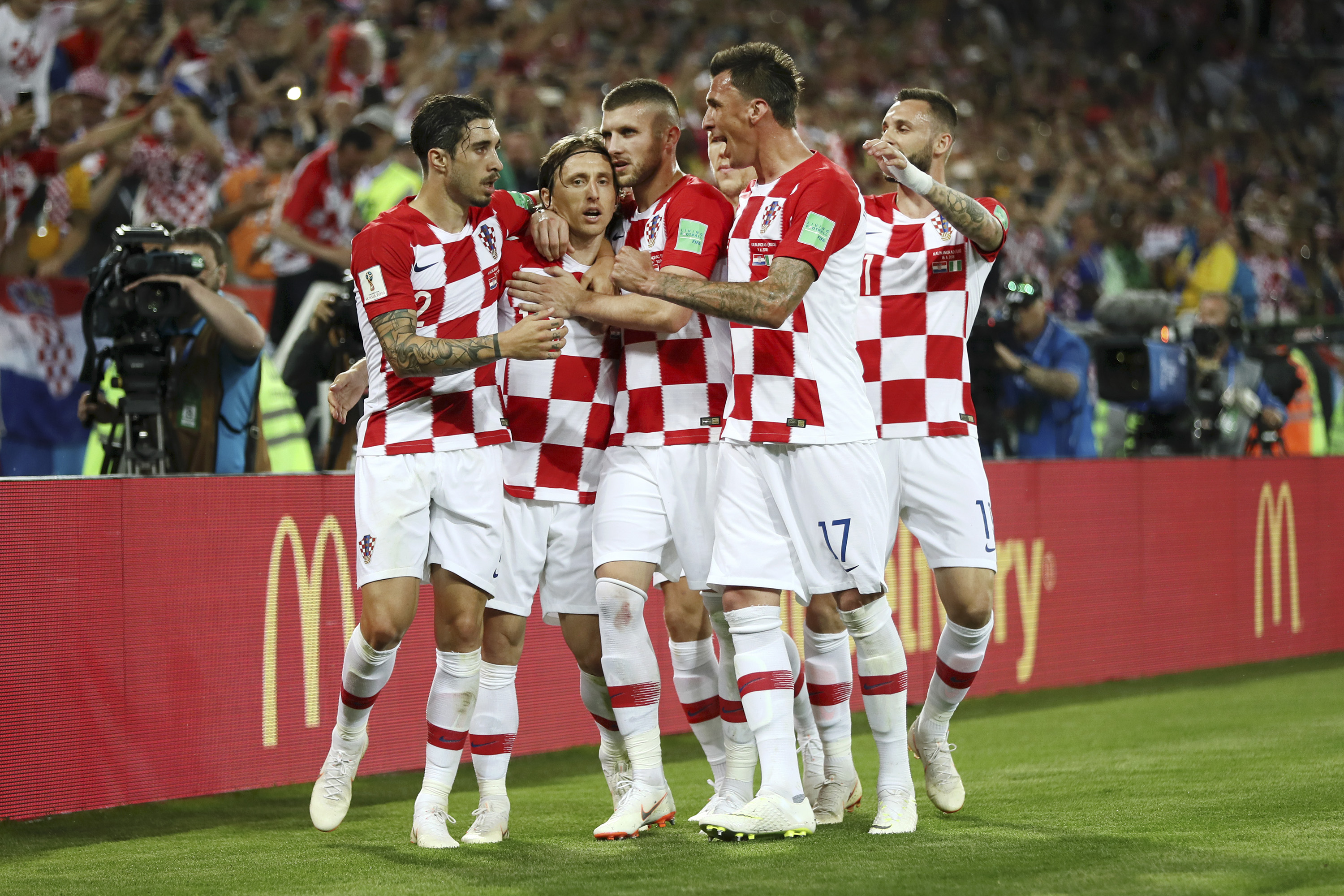 Em jogo truncado, vitória da Croácia por 2 a 0 foi goleada