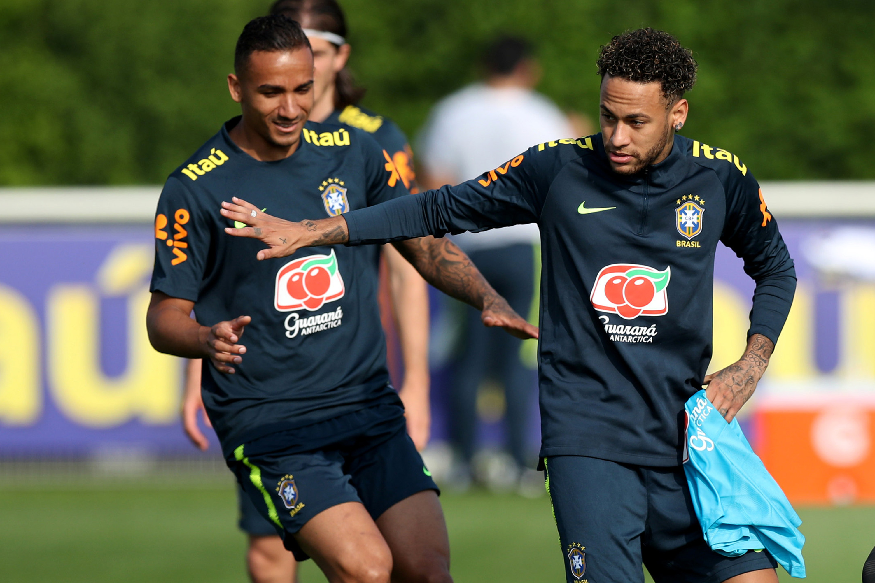 Danilo: ‘Marco Neymar desde 2010. É inevitável dar umas pisadinhas…’