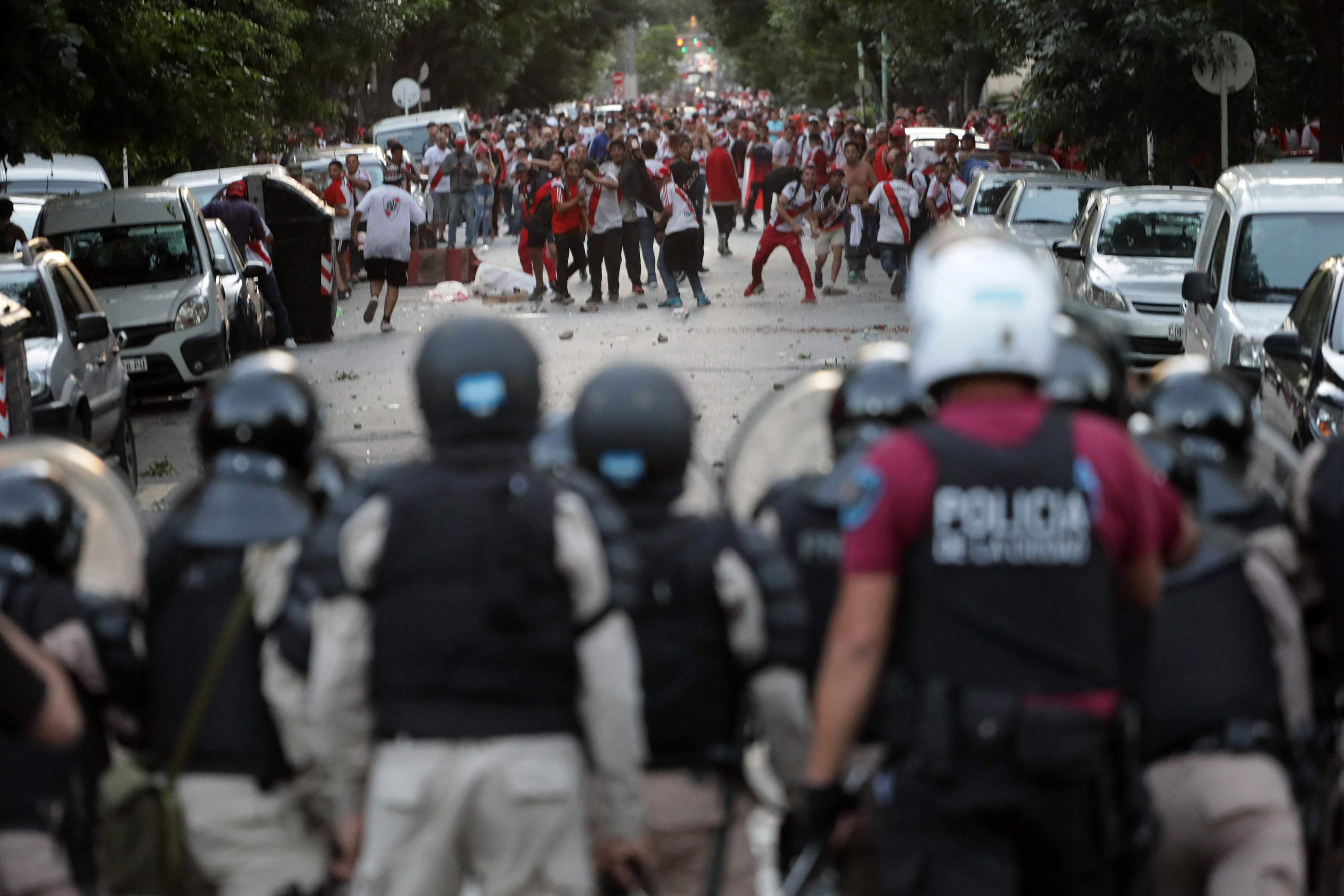 Polícia de Madri espera mais de 400 torcedores violentos em Boca x River