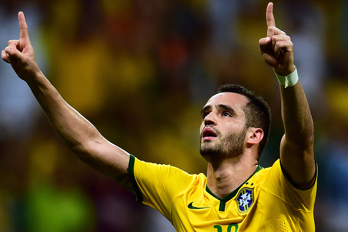 O jogador da Seleção Brasileira, Renato Augusto, comemora gol, durante partida contra o Peru, válida pelas Eliminatórias da Copa do Mundo de 2018 - 17/11/2015