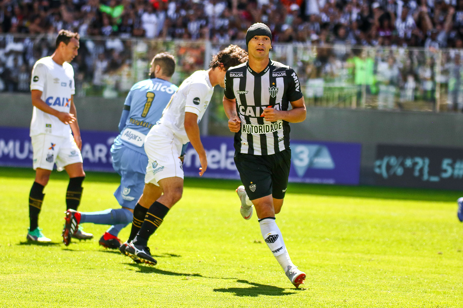 Atlético-MG bate o Santos com dois gols do ‘ex’ Ricardo Oliveira