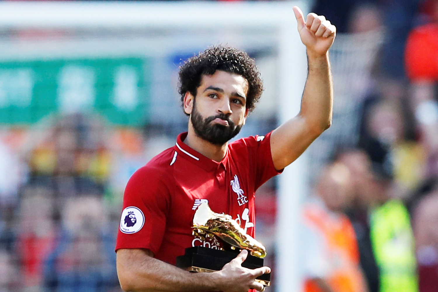 Mohamed Salah recebe prêmio de melhor jogador da temporada, após partida entre Liverpool e Brighton - 13/05/2018