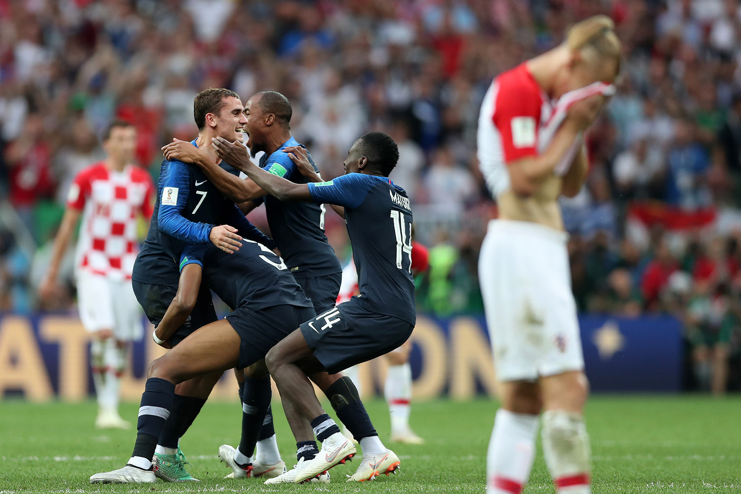 França vence Croácia em jogo de 6 gols e é campeã da Copa do Mundo de 2018