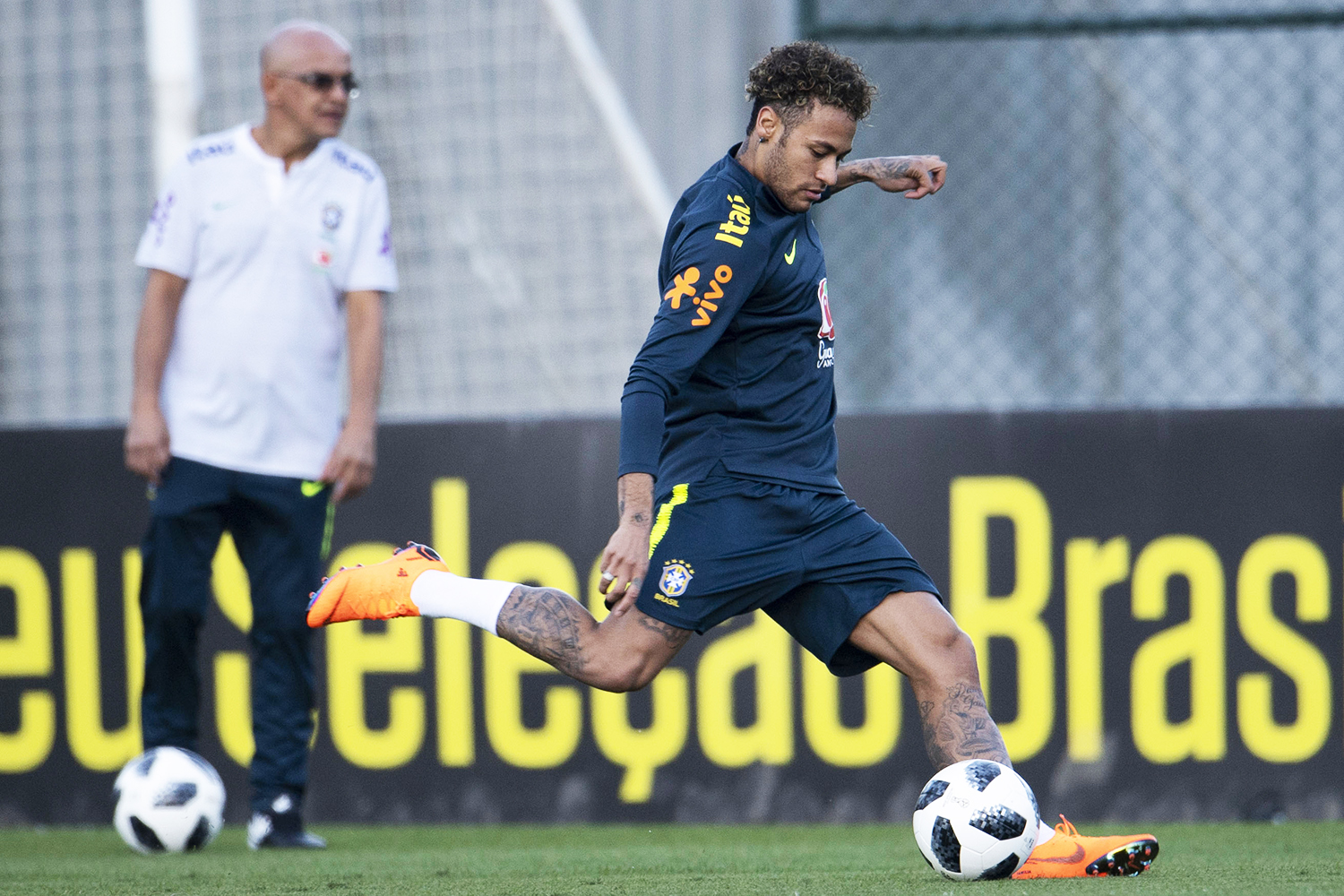 Copa do Mundo 2018: Neymar volta a treinar com bola
