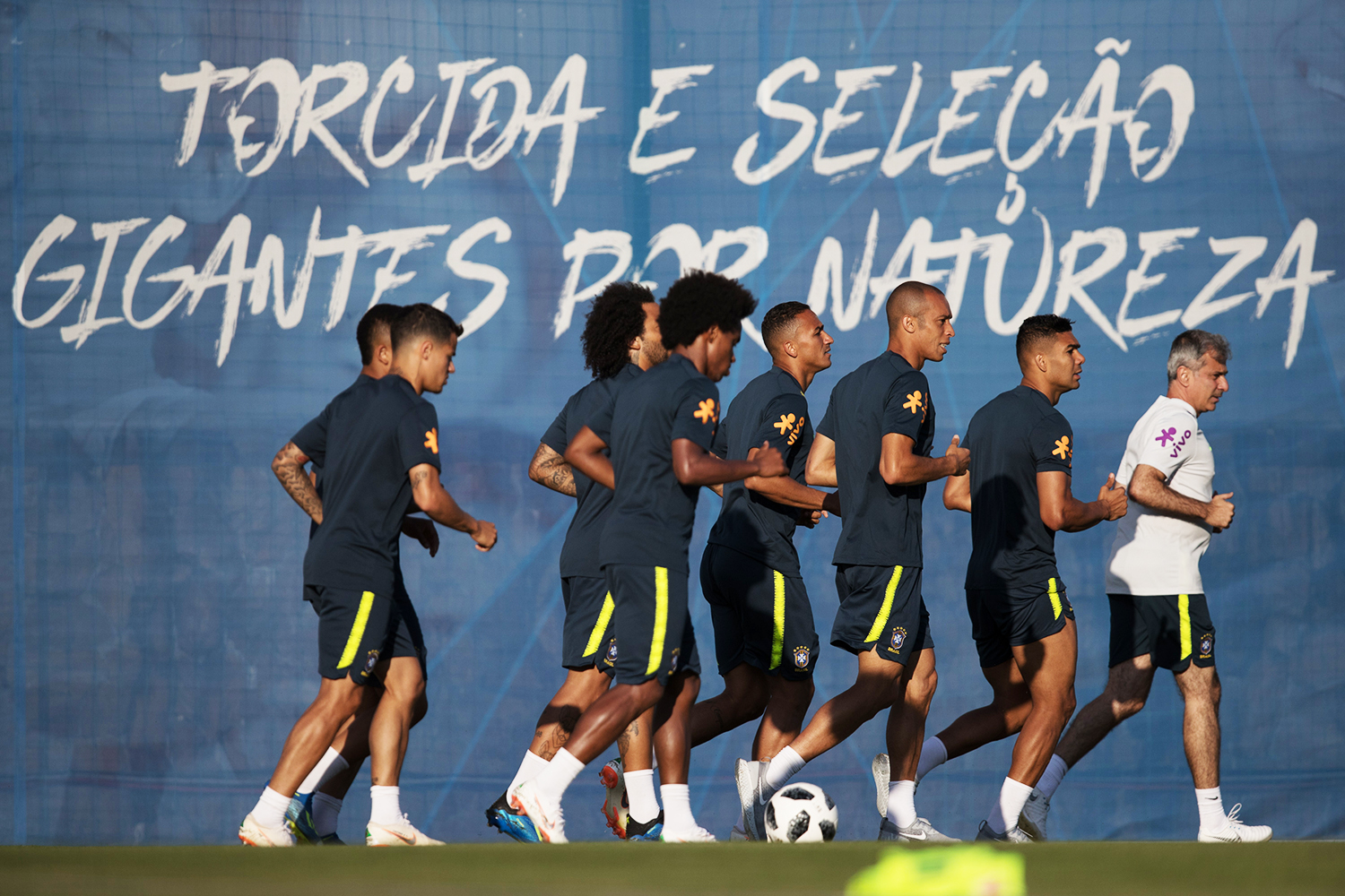 Neymar não treina no dia seguinte à estreia do Brasil na Copa