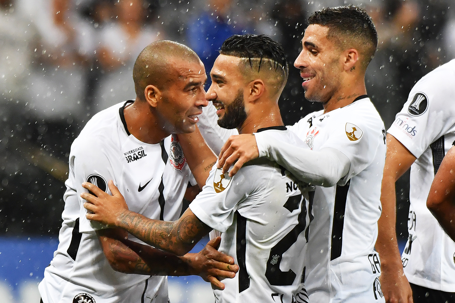 Libertadores: Corinthians visita o Independiente buscando liderança