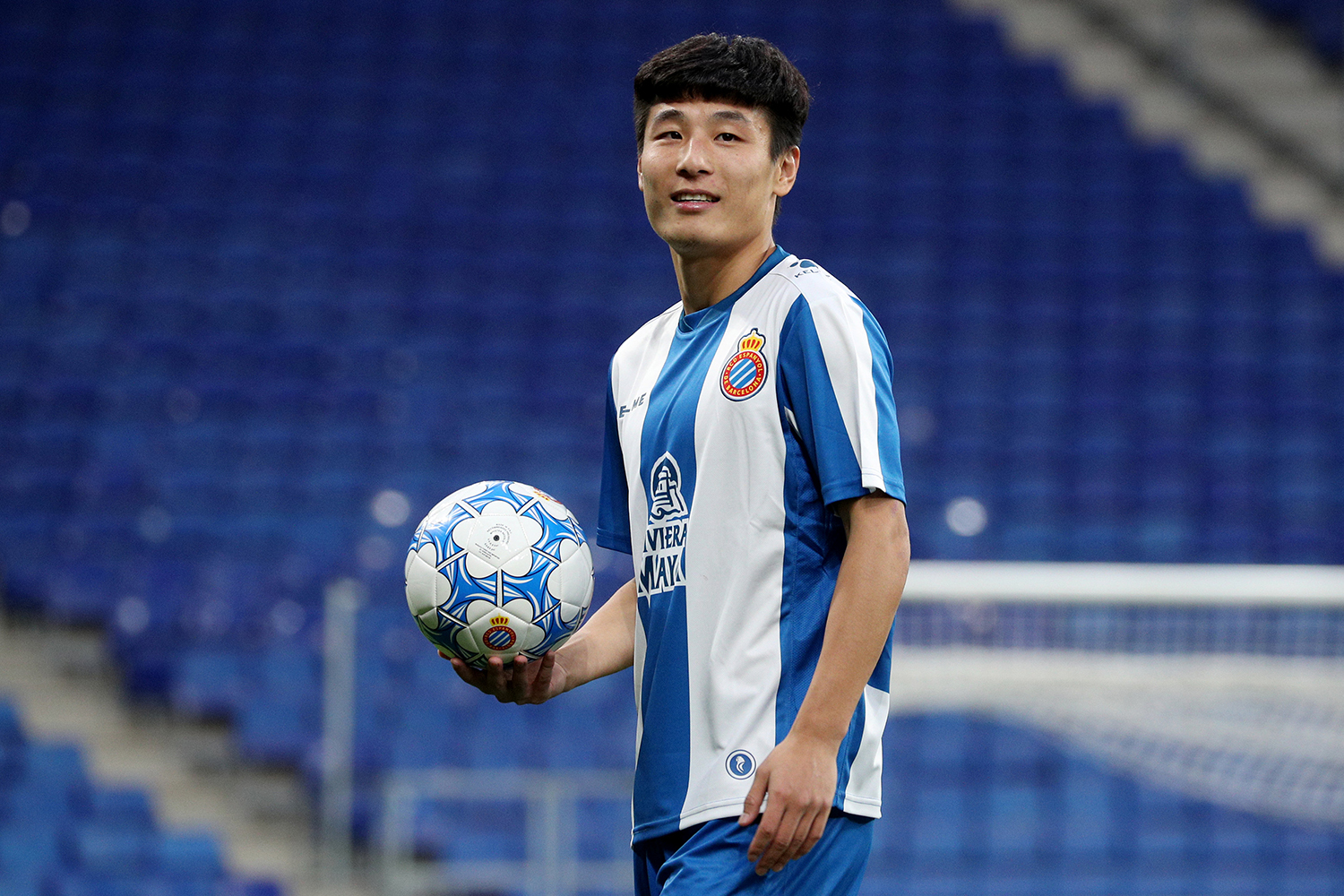 Wu Lei, astro do futebol chinês, chega à Espanha: ‘Vim para fazer gols’