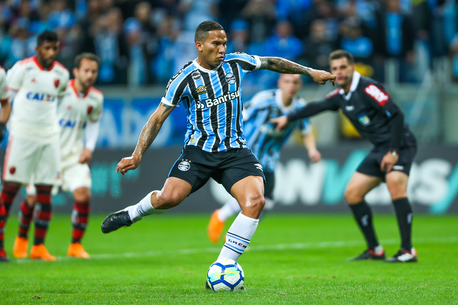 Reservas do Grêmio derrotam Flamengo e encostam no líder do Brasileiro