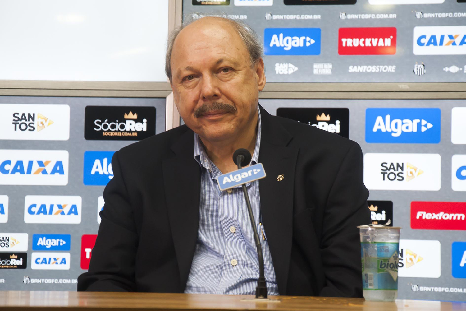 Santos demite mais de 300 e acumula dívida de R$ 5 milhões