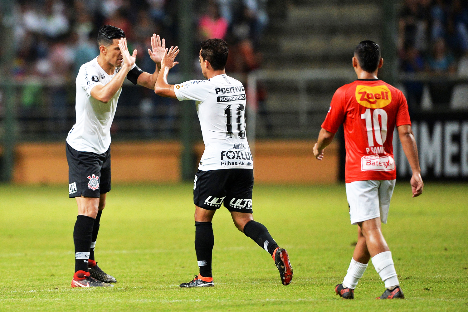 Corinthians faz sete em time venezuelano e se classifica
