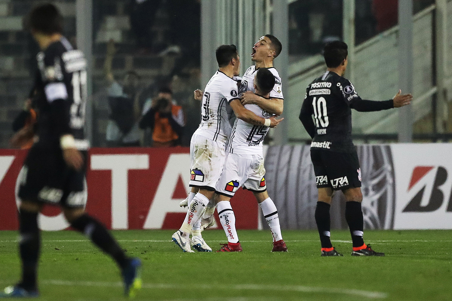 Libertadores: Cássio salva má atuação e Corinthians perde no Chile