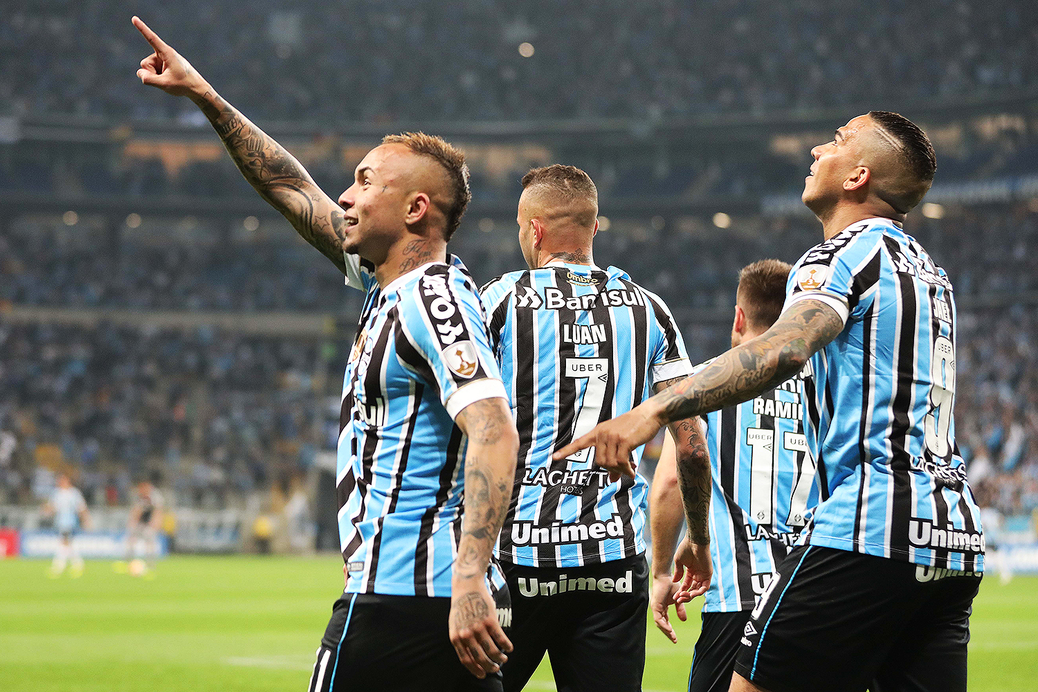 Grêmio vence Estudiantes nos pênaltis e avança na Libertadores