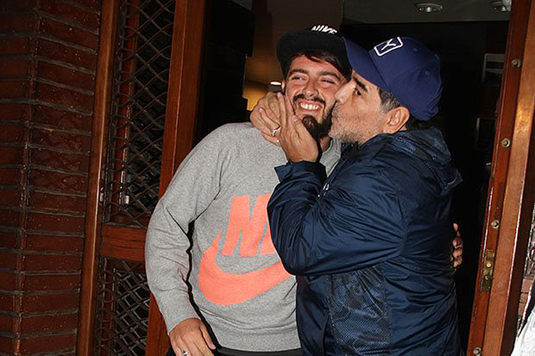 Maradona tem três filhos em Cuba e vai reconhecê-los, diz advogado
