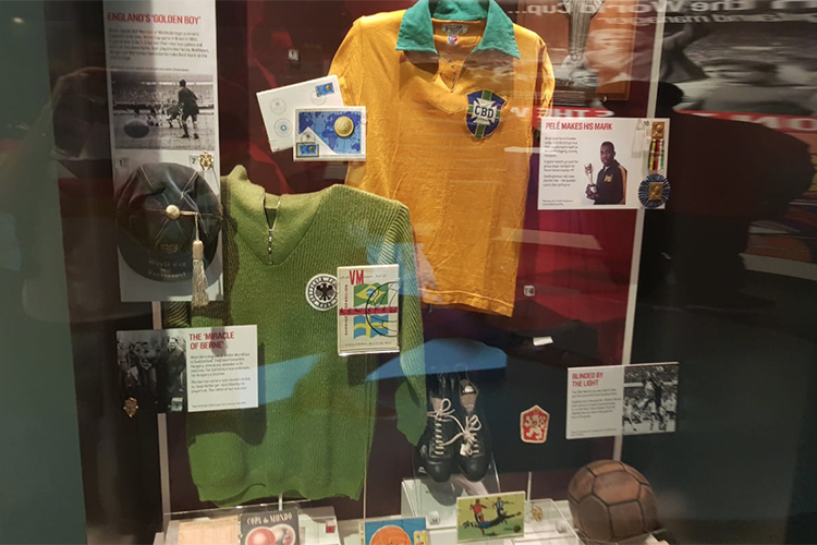 Os tesouros do maior museu de futebol do mundo, em Manchester