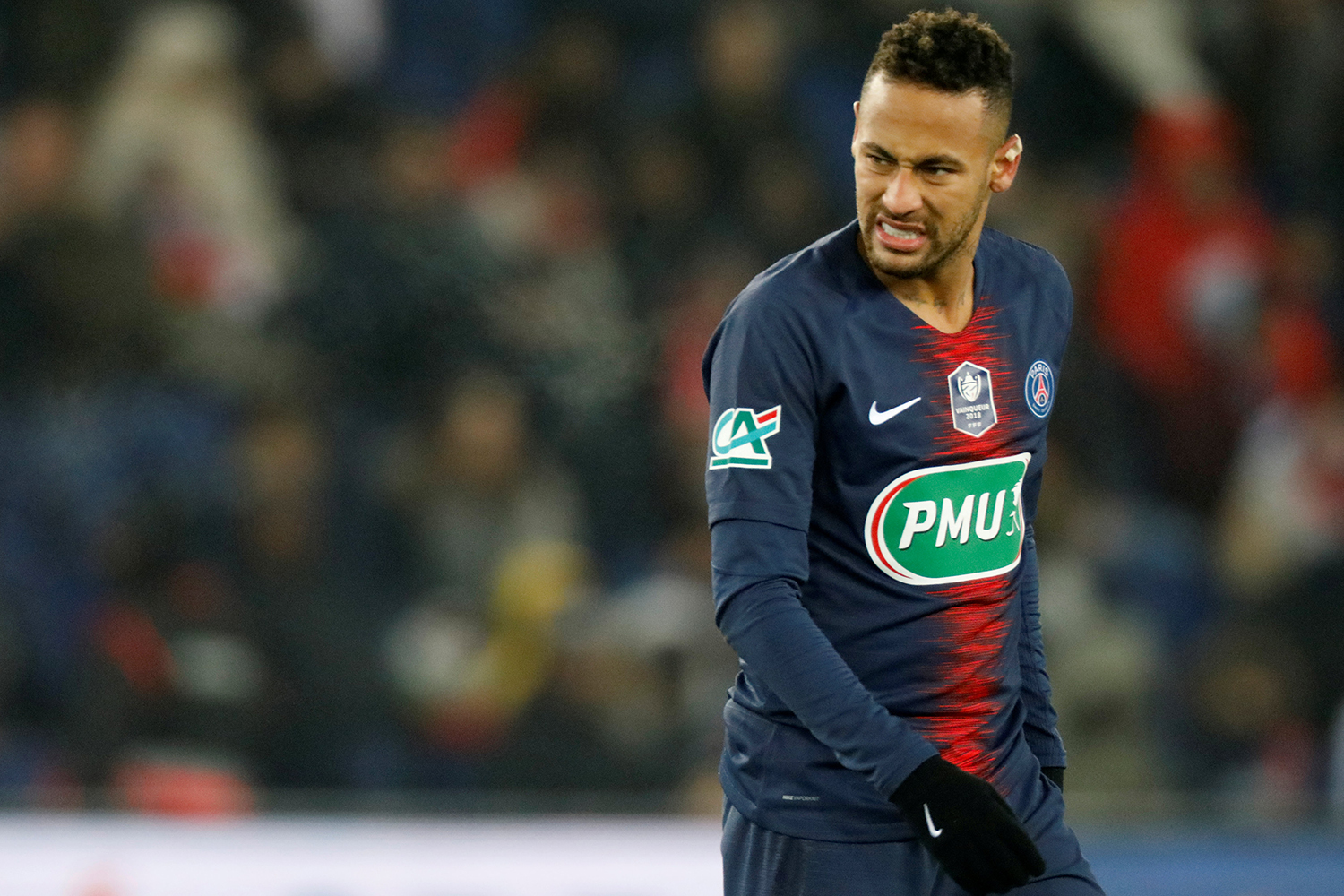 Neymar sai lesionado, mas PSG bate Strasbourg e avança na Copa da França