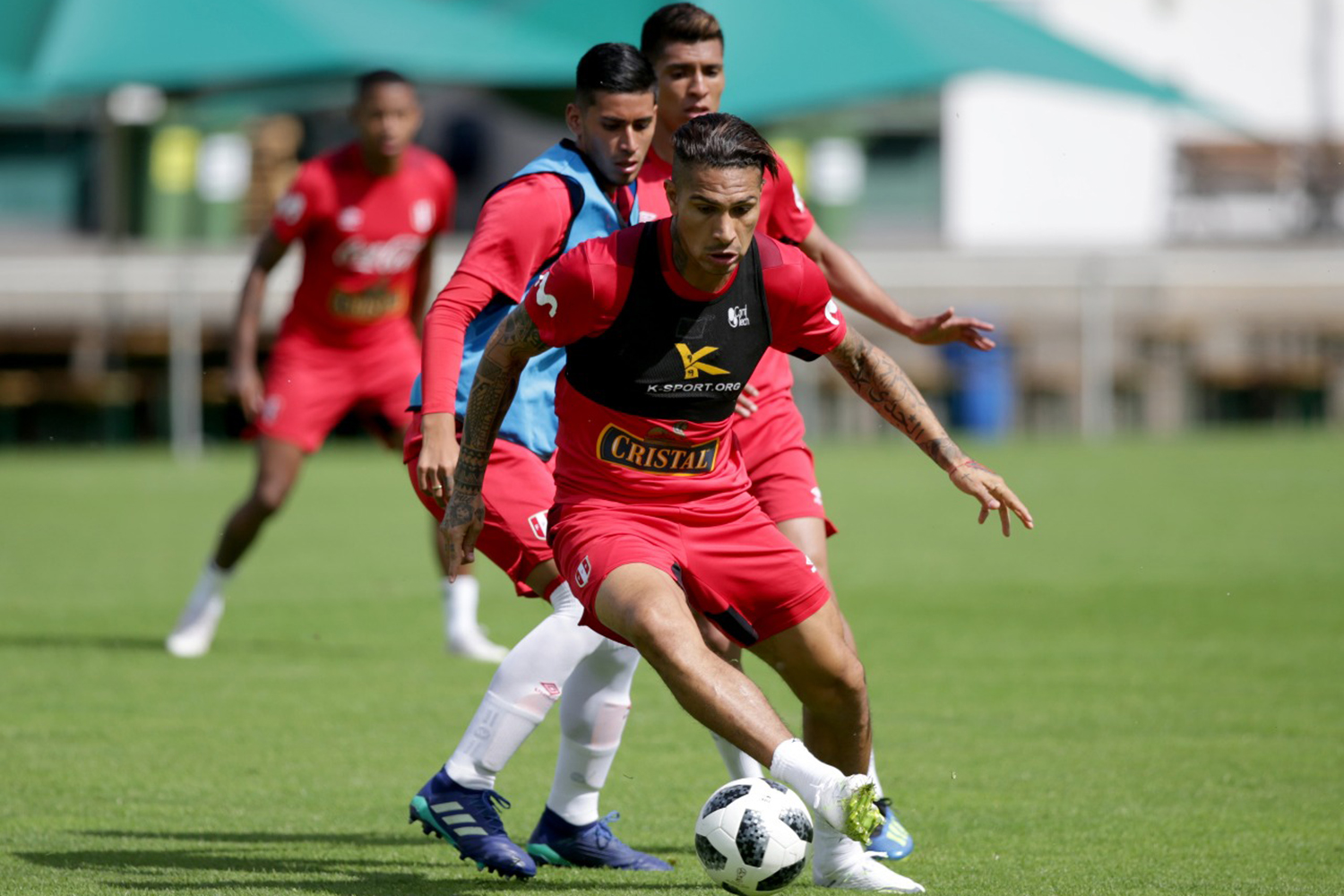 Liberado para disputar a Copa, Guerrero treina com seleção peruana