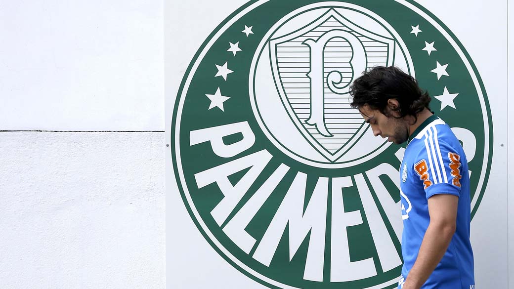 Valdivia se irrita com declaração de diretor do Palmeiras