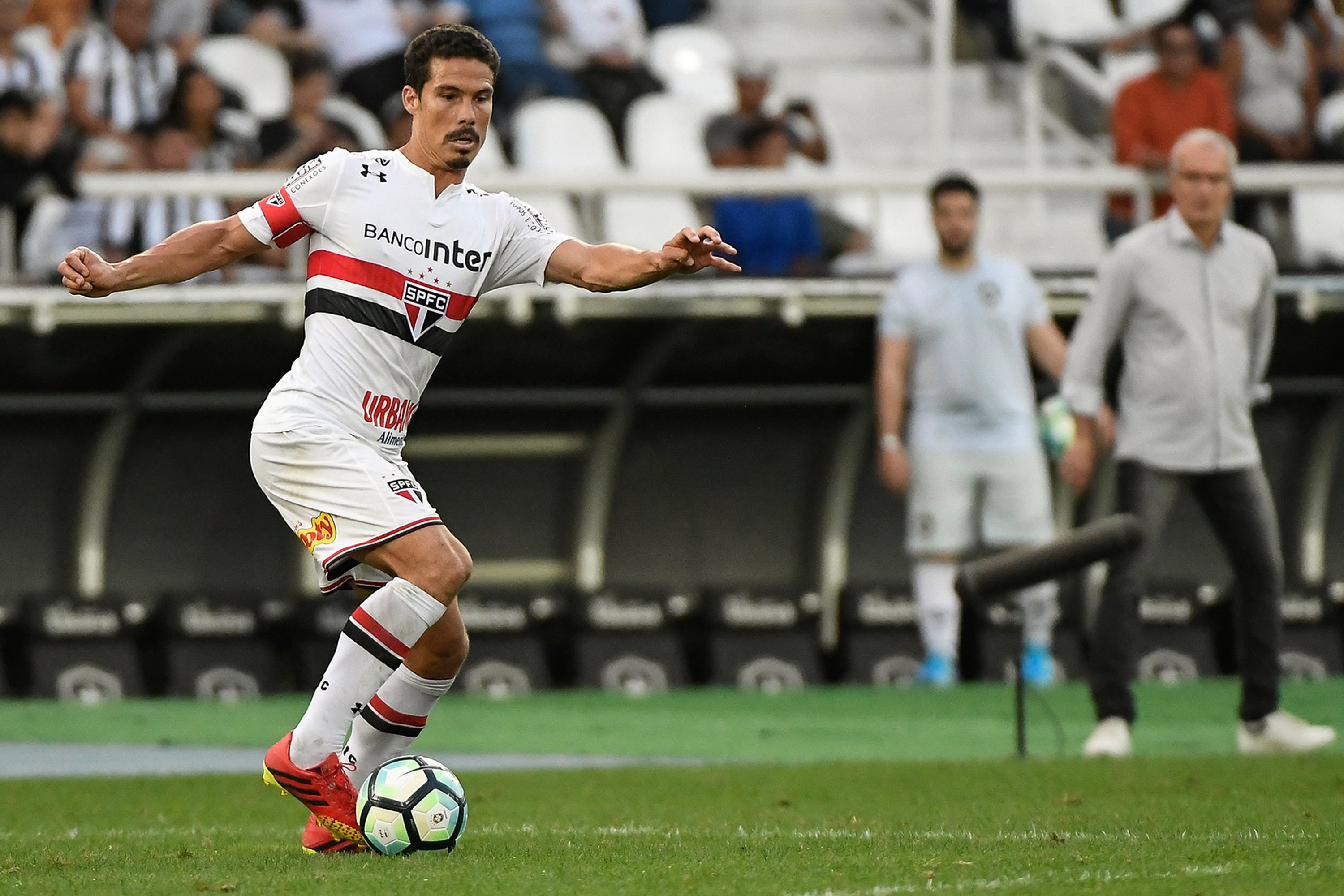 São Paulo anuncia o retorno de Hernanes em definitivo