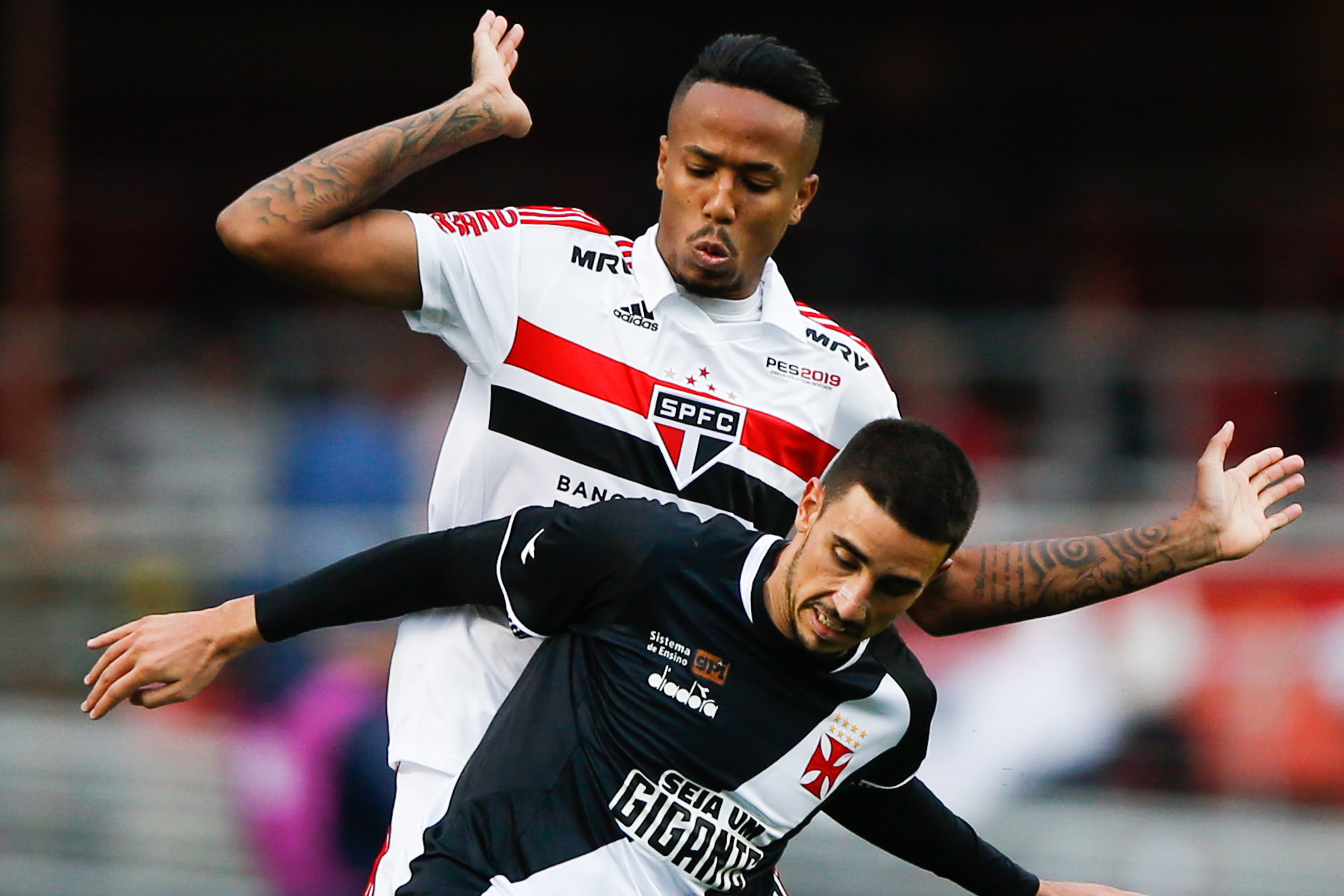 Militão se despede do São Paulo com liderança do Brasileirão