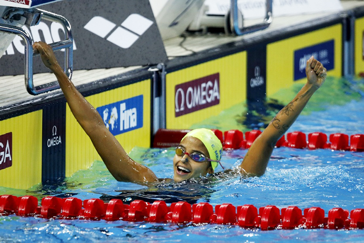 Natação: Etiene Medeiros conquista medalha de bronze nos 50m livre