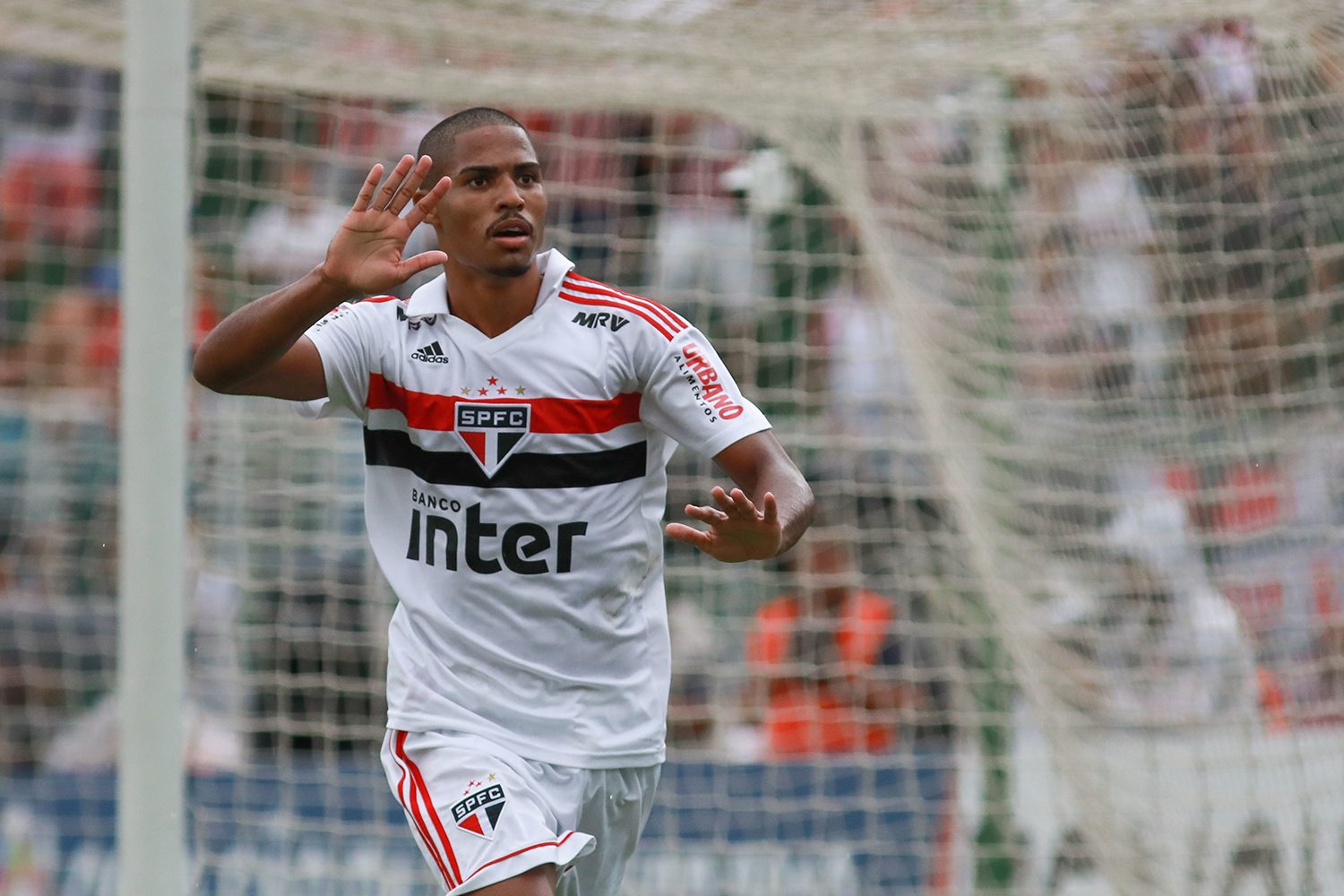 Corinthians goleia o São Paulo e conquista quarto título do