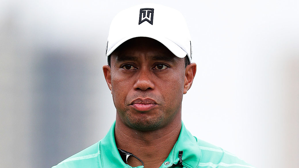 Tiger Woods está consciente e se recupera bem após cirurgias na perna