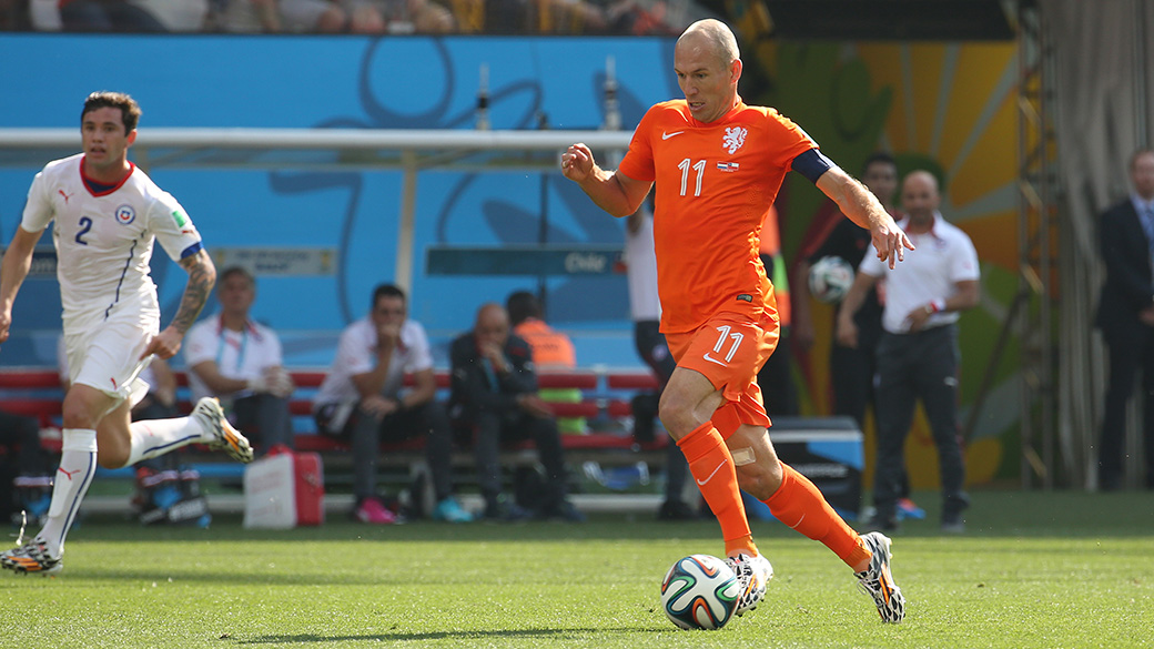 Robben, o craque holandês de drible imparável, se aposenta aos 37 anos