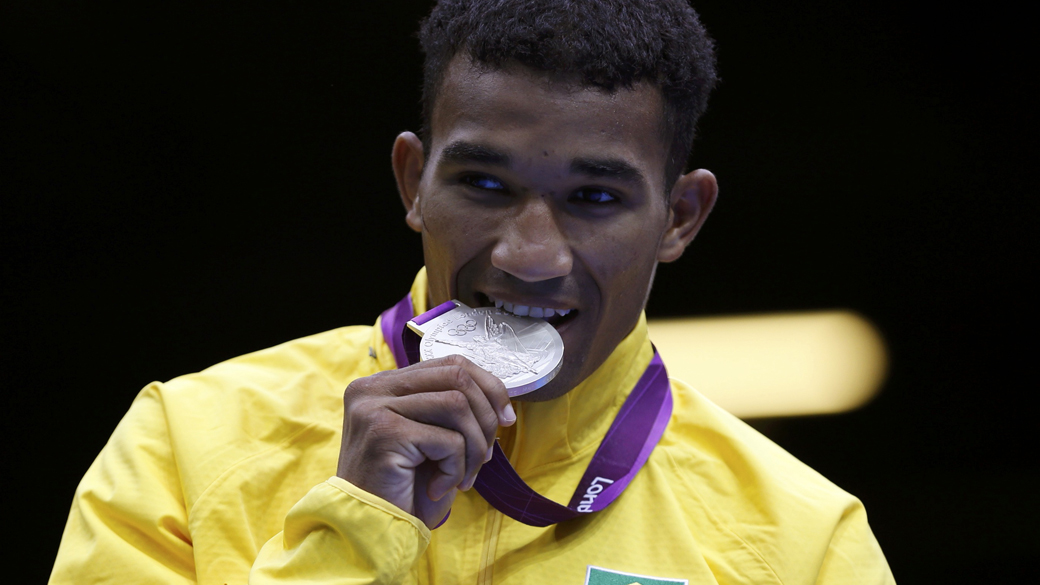 Boxeador Esquiva Falcão desiste de disputar a Olimpíada
